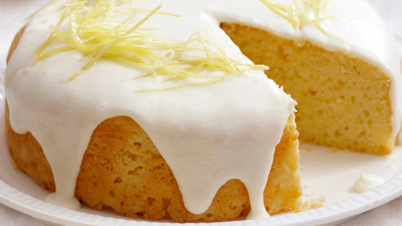 Lemon Clotted Cream Cake: A Zesty Indulgence